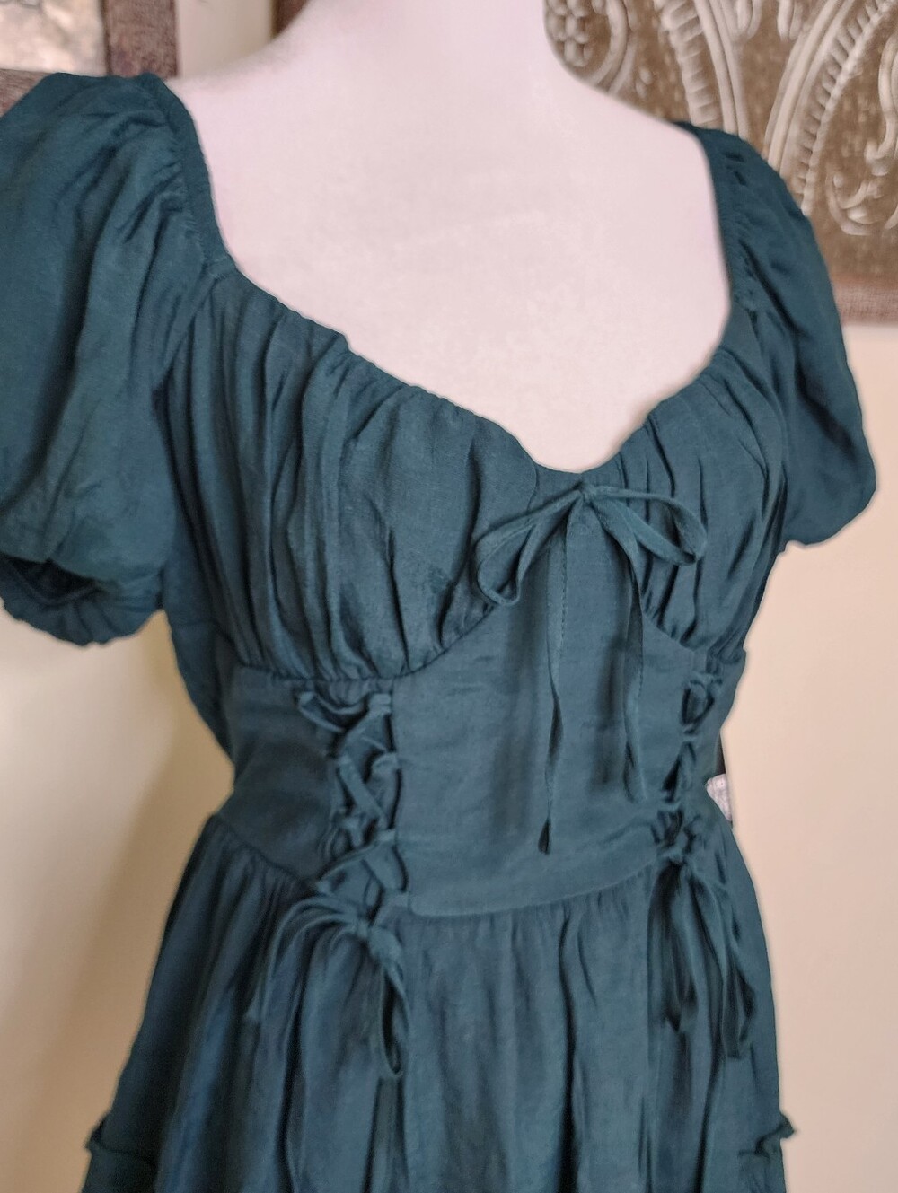 NWT Trixxi Emerald Green Milkmaid Puff-Sleeve Lace Up Tiered Mini Dress Large - Picture 4 of 11